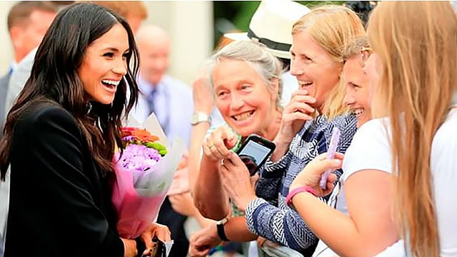 সবার নজরে থাকা