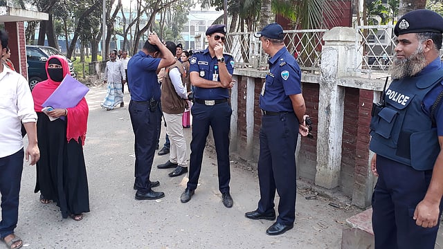 মিলনকে ধরতে গত ৬ দিন ধরে চাঁদপুরের আদালত চত্বরে ব্যাপক পুলিশি তৎপরতা। ছবি: আলম পলাশ