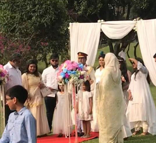 সাভার গলফ ক্লাবে পাশ্চাত্য শৈলীতে বিয়ের ফটোসেশনে অংশ নেন লে. জেনারেল (অব.) চৌধুরী হাসান সারওয়ার্দী ও ফারজানা ব্রাউনিয়া। ছবি: সংগৃহীত