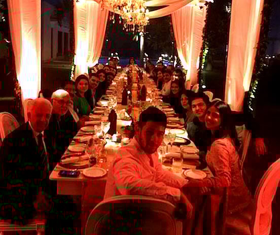 প্রিয়াঙ্কাকে নিয়ে পরিচিতজনদের সঙ্গে ‘থ্যাংস গিভিং’ ডিনারে অংশ নেন নিক জোনাস