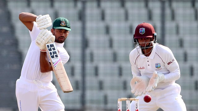 ব্যাটিংয়ের সময় ধৈর্য ও শান্ত থাকাটা বাবার কাছ থেকে পেয়েছেন সাদমান। ছবি: প্রথম আলো