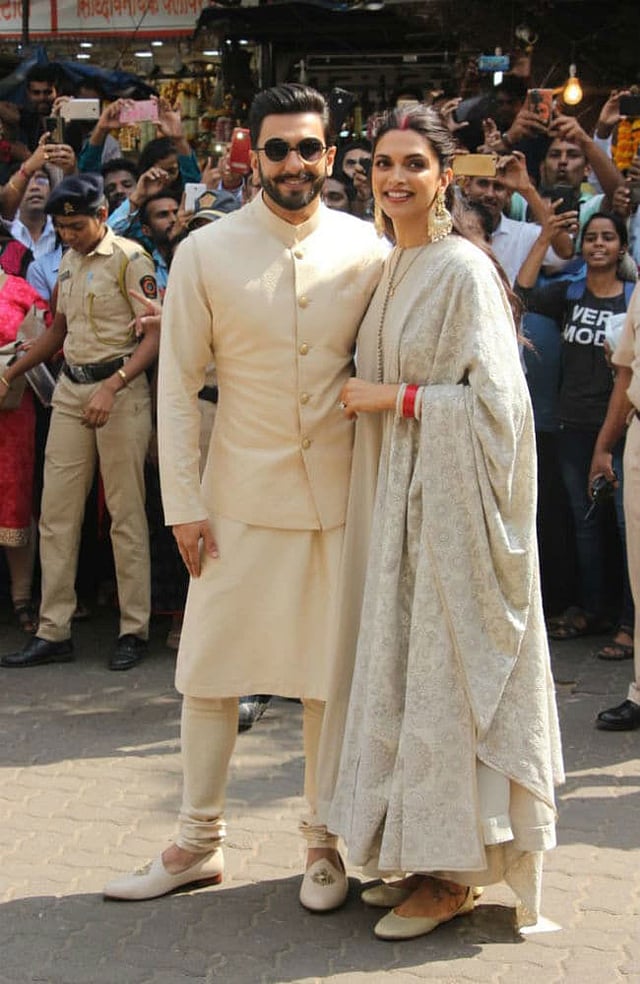 মুম্বাইর সিদ্ধি বিনায়ক মন্দিরে নতুন দম্পতি রণবীর সিং ও দীপিকা পাড়ুকোন