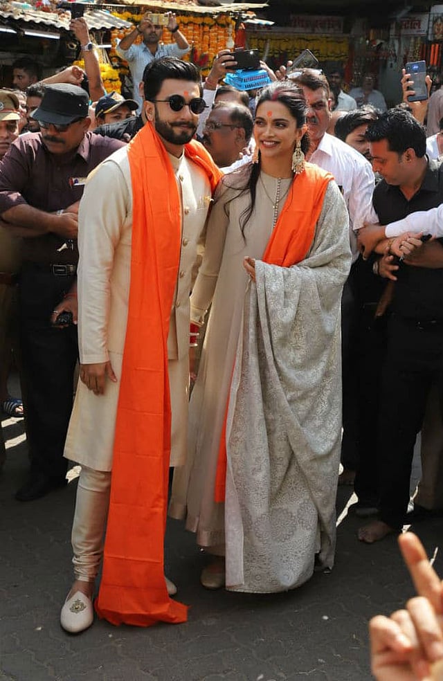 মুম্বাইর সিদ্ধি বিনায়ক মন্দিরে নতুন দম্পতি রণবীর সিং ও দীপিকা পাড়ুকোন