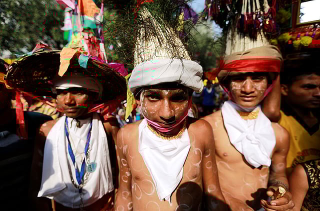 ভারতের বিভিন্ন অঞ্চল থেকে জড়ো হওয়া কৃষকেরা নিজেদের ঐতিহ্যবাহী সাজে সেজেছেন। ছবি: রয়টার্স