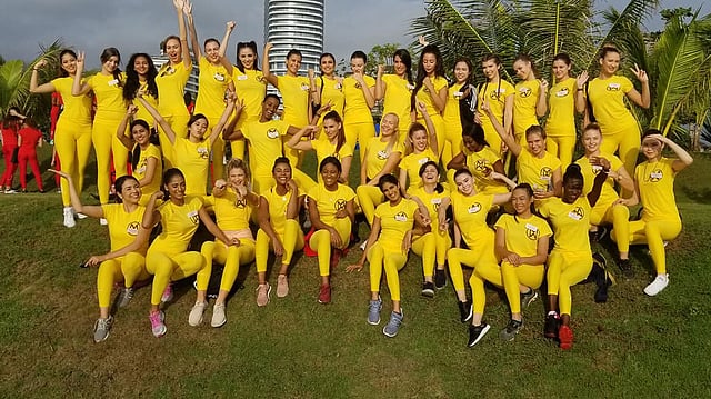 বিভিন্ন দেশের প্রতিযোগীদের সঙ্গে খেলায় অংশ নেন ঐশী