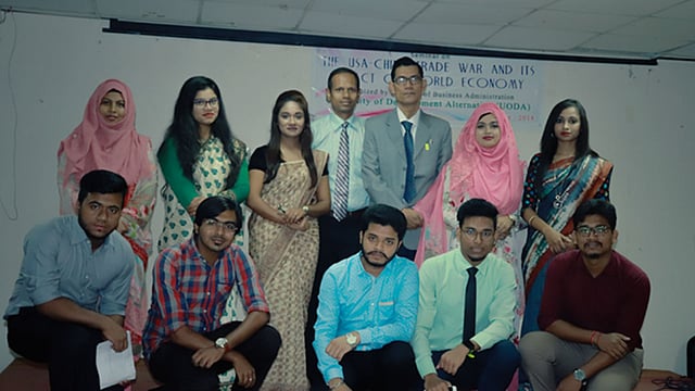 সেমিনারে অংশ নেওয়া শিক্ষক ও শিক্ষার্থীরা। ছবি: সংগৃহীত