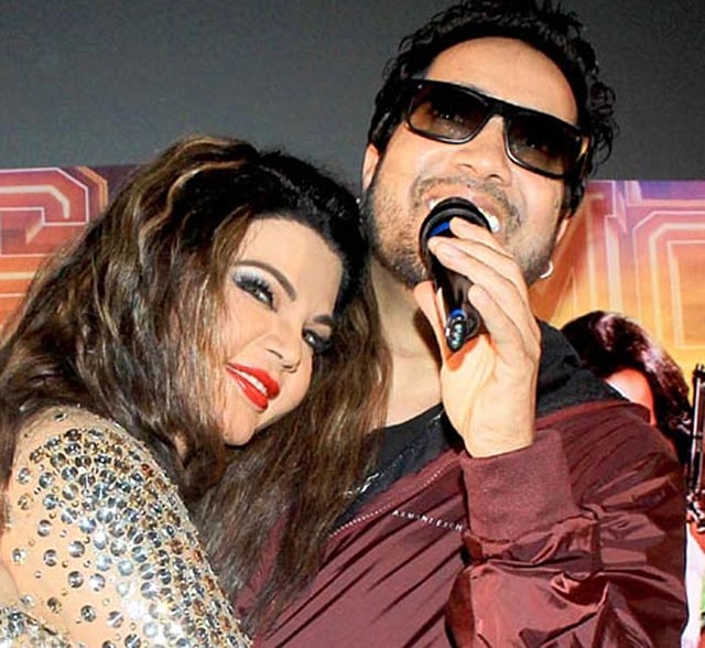 রাখী সাওয়ান্ত ও মিকা সিং