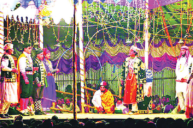 ধীরে ধীরে হারিয়ে যাচ্ছে এই যাত্রাশিল্প