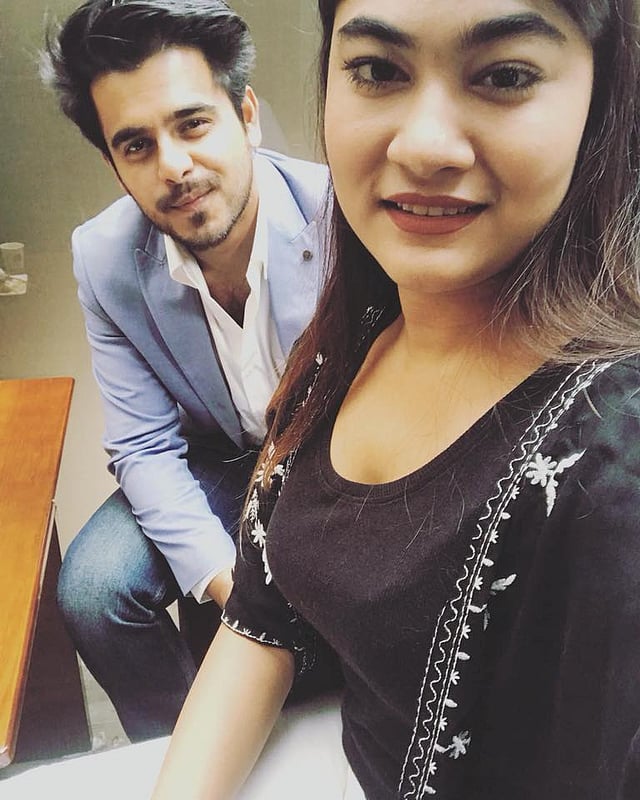 প্রেমিকা শাম্মা রুশাফি অবন্তীর সেলফিতে সিয়াম আহমেদ