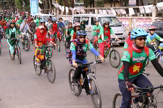 বিজয় দিবসে সিলেটের সাইক্লিস্টরা। চৌহাট্টা, সিলেট, সকাল ৯টা, ১৬ ডিসেম্বর। ছবি: আনিস মাহমুদ