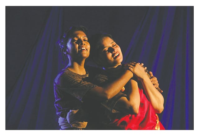 অতঃপর মাধো নাটকের দৃশ্য