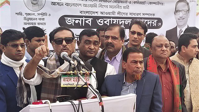 নোয়াখালী-৫ আসনে আওয়ামী লীগের প্রার্থী দলের সাধারণ সম্পাদক ওবায়দুল কাদের। আজ শনিবার তিনি নোয়াখালীর কবিরহাট উপজেলার জনতা বাজারে নির্বাচনী পথসভায় বক্তব্য দেন। ছবি: প্রথম আলো