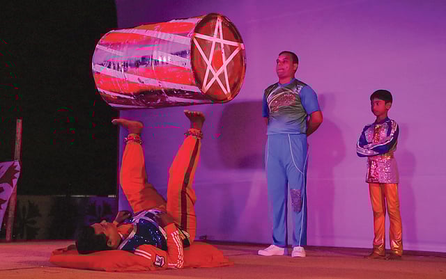 ব্যারেল ঘুরিয়েই দেখানো হয় নৈপুণ্য