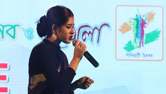 ‘পাণিহাটি উৎসব ও বইমেলা’র মঞ্চে গান গেয়েছেন দিতিপ্রিয়া রায়