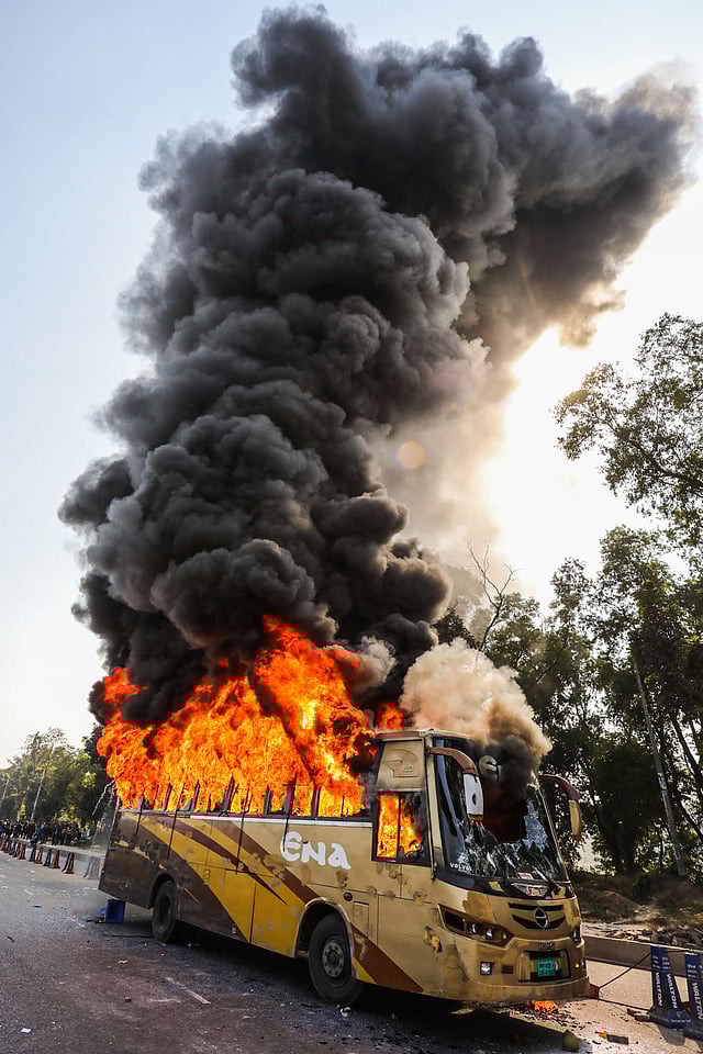 পরে বাসটিতে আগুন দেন শ্রমিকেরা।