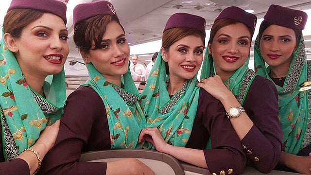 ‘ছিপছিপে, মানানসই ও মেদহীন’ হওয়ার জন্য ফ্লাইট অ্যাটেনডেন্টদের ৬ মাস সময় বেঁধে দিয়েছে পাকিস্তান ইন্টারন্যাশনাল এয়ারলাইনস। ছবি: পিআইএ