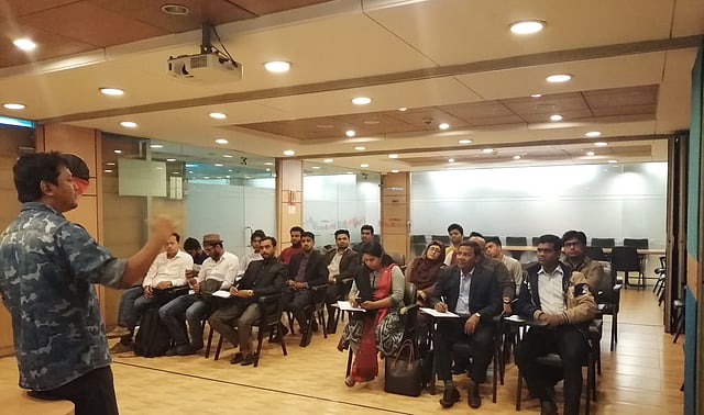‘আলোর পথে প্রীতির সাথে’ কর্মসূচির প্রস্তুতি কর্মশালায় আলোচনা করছেন পাভেল মহিতুল আলম