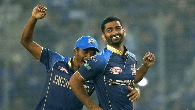 সাকিবের অধিনায়কত্বে, সাকিবের ধরা ক্যাচেই হ্যাটট্রিক হয়েছে আলিসের। ছবি: প্রথম আলো