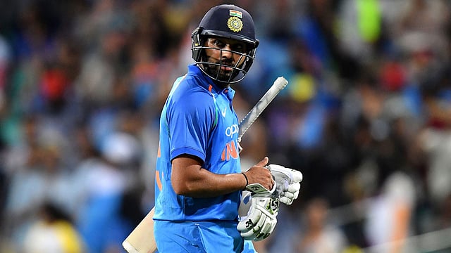 সেঞ্চুরি করলেও দলকে জয় এনে দিতে পারেননি রোহিত। ছবি: এএফপি