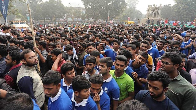 কর্মী-সমর্থকে ভরে উঠছে আওয়ামী লীগের বিজয় উৎসবস্থল সোহরাওয়ার্দী উদ্যান। ছবি: দীপু মালাকার