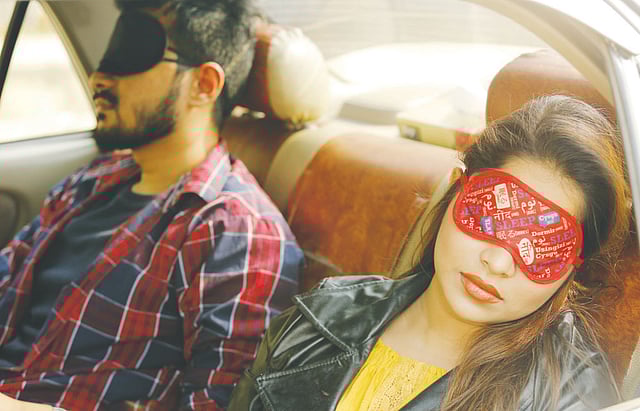 ছোটখাটো ভ্রমণের সময় স্লিপিং মাস্ক, শুকনা খাবার সঙ্গে নিতে পারেন