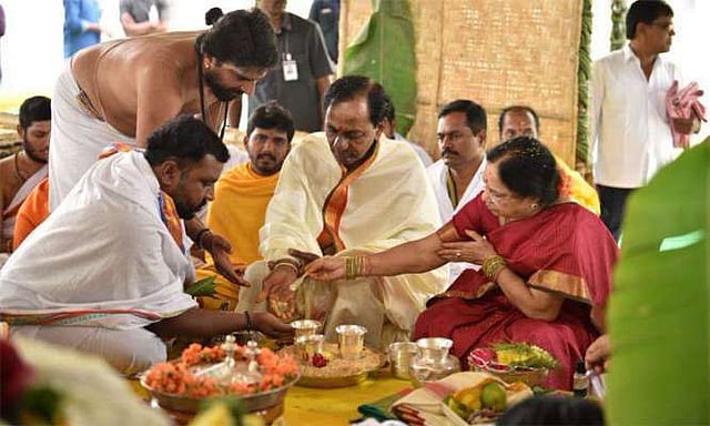 ৩০০ পুরোহিত দিয়ে তেলেঙ্গানা রাজ্যের কল্যাণে চলছে মহাযজ্ঞ। ছবি: সংগৃহীত