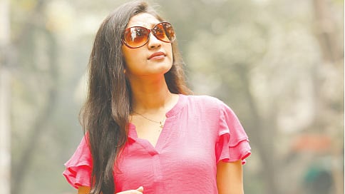 িভটামিন ডির অভাব হলে প্রতিদিন অন্তত ২০ মিনিট রোদে থাকলেই হবে। ছবি: অধুনা