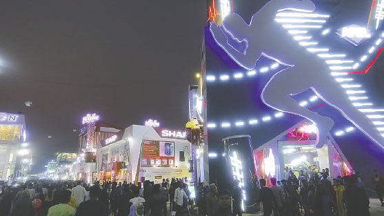 রাতের বাণিজ্য মেলার সাজসজ্জা