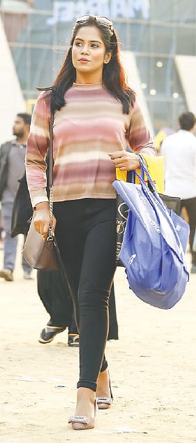 চলছে কেনাকাটা