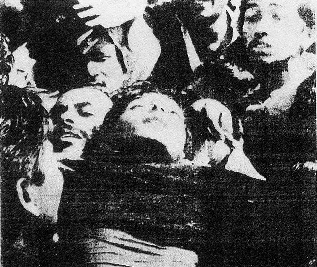 গুলিবিদ্ধ হওয়ার পর ছাত্র–জনতা মতিউরকে হাসপাতালে নিয়ে যায়