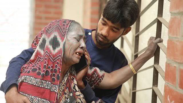 বিস্ফোরণে নিহত মো. সিদ্দিকের স্ত্রী মনোয়ারা বেগমের আহাজারি। সোহরাওয়ার্দী হাসপাতাল, ঢাকা, ২৫ জানুয়ারি। ছবি: জাহিদুল করিম