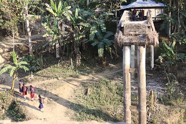 দীর্ঘদিনেও সেতুর সংস্কার না হওয়ায় স্থানীয় মানুষের দুর্ভোগ চরমে পৌঁছেছে।