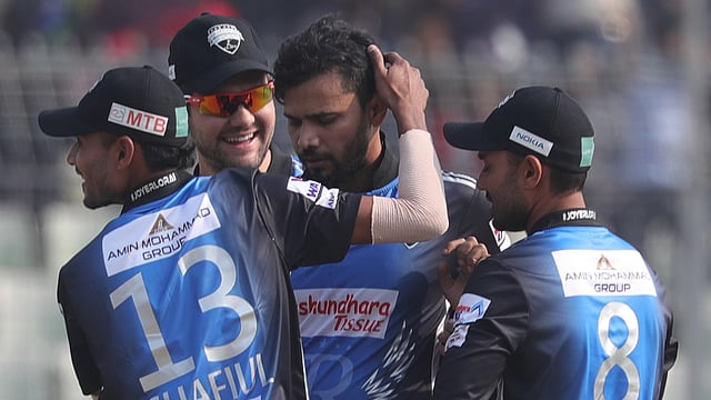 রংপুরকে নিয়ে ভালোই এগোচ্ছেন মাশরাফি। ছবি: প্রথম আলো