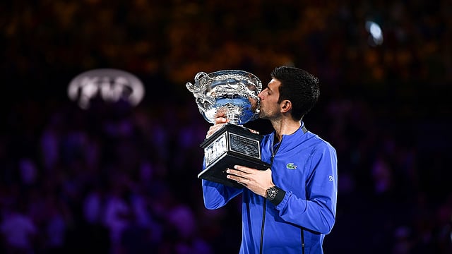 অস্ট্রেলিয়ান ওপেনের শিরোপা হাতে জোকোভিচ। ছবি: এএফপি