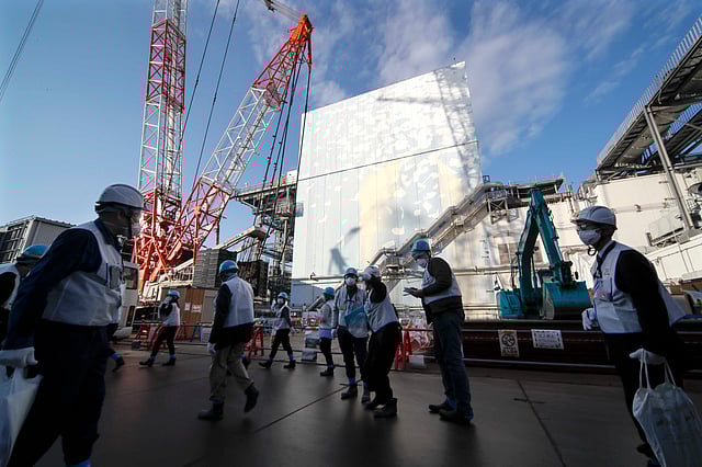ফুকুশিমা দাই-ইচির মন বিষণ্ণ করে দেওয়া ধ্বংসাবশেষের মাঝে আমরা। ছবি: কিমিমাসা মাইয়ামা