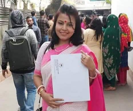জাতীয় সংসদে সংরক্ষিত নারী আসনের জন্য আওয়ামী লীগের মনোনয়ন ফরম কিনেছেন বনানী বিশ্বাস। ছবি: ফেসবুক থেকে নেওয়া