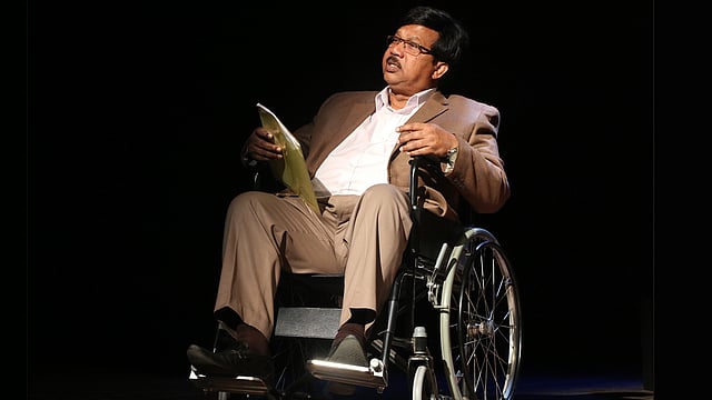 নির্দেশনার পাশাপাশি বিকাশ চরিত্রে অভিনয় করেছেন লিয়াকত আলী লাকী। ছবি: সংগৃহীত