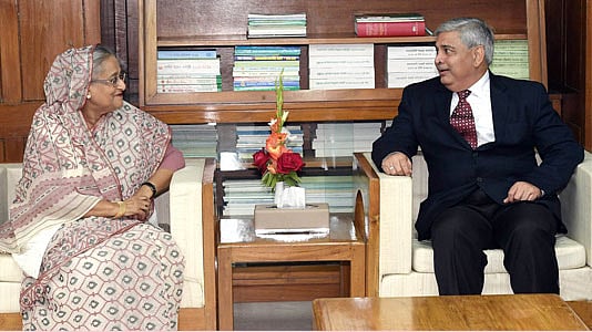 প্রধানমন্ত্রী শেখ হাসিনার সঙ্গে সৌজন্য সাক্ষাৎ করেন আইসিসি চেয়ারম্যান শশাঙ্ক মনোহর। সংসদ ভবন কার্যালয়, ঢাকা, ৭ ফেব্রুয়ারি। ছবি: বাসস