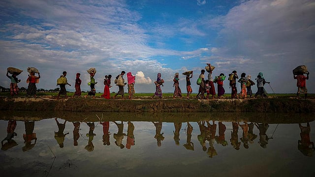 ২০১৭ সালে রাখাইনে সেনা অভিযানের মুখে ১০ লাখের বেশি রোহিঙ্গা দেশ ছেড়ে বাংলাদেশে এসে আশ্রয় নেয়। রয়টার্স ফাইল ছবি