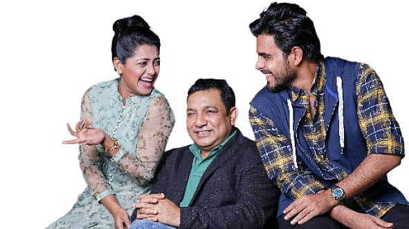 আলাপচারিতায় পরিচালক ও শিল্পীরা। তিশা, তৌকীর আহমেদ ও সিয়াম