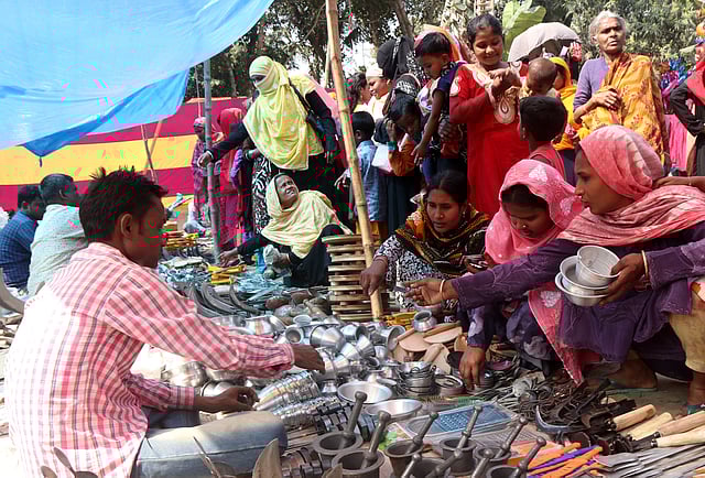 এলাকার যুবসমাজ এই মেলা পরিচালনা করে। মেলার অতিথিদের মধ্যে আনন্দের খোরাক জোগাতে থাকে নানা আয়োজন।