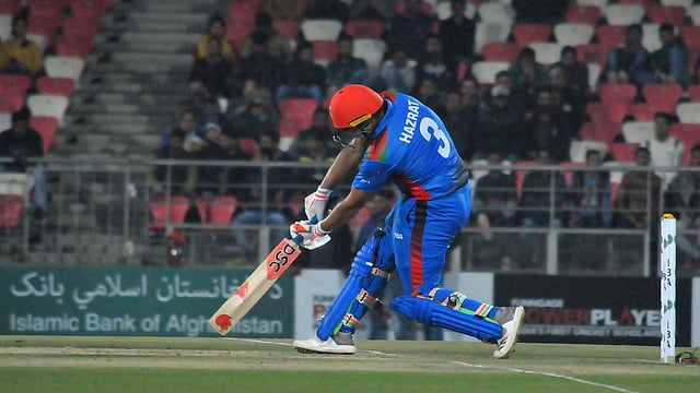 আইরিশ বোলারদের কাল বেধড়ক মেরেছেন জাজাই। ছবি: এএফপি