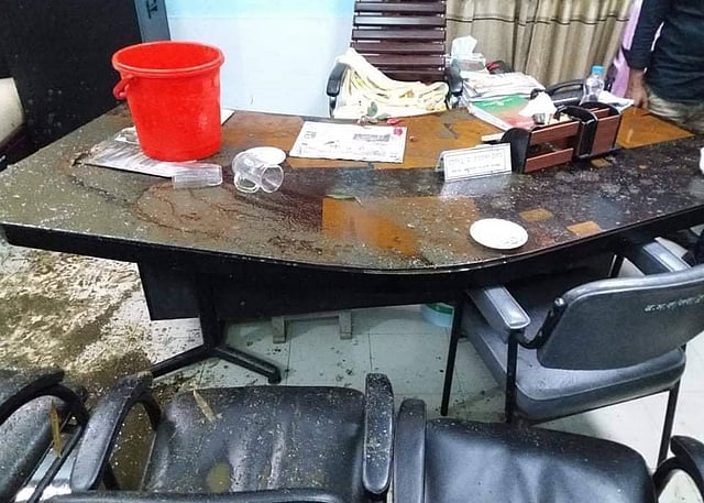 হামলার পর অধ্যক্ষের কার্যালয়। ছবি: প্রথম আলো