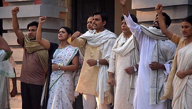 ‘ফাগুন হাওয়ায়’ ছবির দৃশ্য