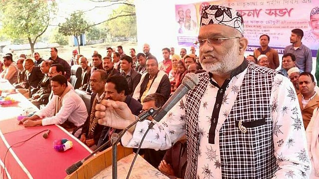 উপজেলা নির্বাচনী এলাকায় আলোচনা সভায় বক্তৃতা করছেন সাংসদ ওমর ফারুক চৌধুরী। তানোর, রাজশাহী, ২৮ ফেব্রুয়ারি। ছবি: প্রথম আলো