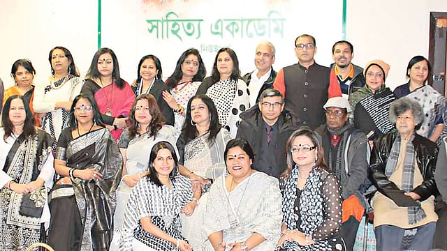 সাহিত্য একাডেমি, নিউইয়র্কের মাসিক সভায় সমবেত লেখক ও কবি–সাহিত্যিকেরা