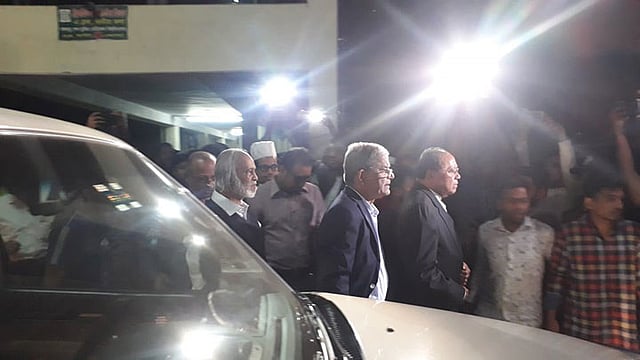 ওবায়দুল কাদেরকে দেখতে হাসপাতালে আসেন মির্জা ফখরুল ইসলাম আলমগীরসহ বিএনপির তিন নেতা। বিএসএমএমইউ, ঢাকা, ০৩ মার্চ। ছবি: লুৎফরজামান