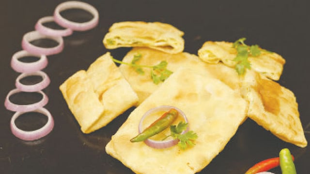 ঝটপট মোগলাই পরোটা