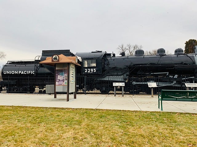 বয়েসি ডিপোতে ১৯৩৯ সালের একটি ট্রেন রাখা আছে