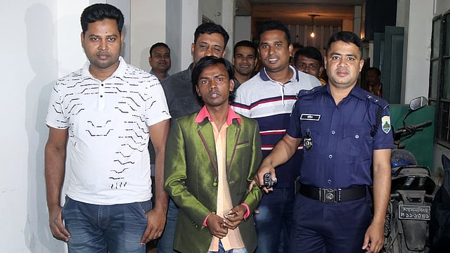 হিরো আলমকে বৃহস্পতিবার দুপুরে কারাগারে পাঠানোর আদেশ দেন আদালত। ছবি: সোয়েল রানা